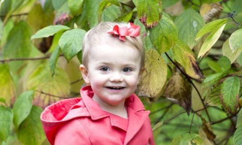 La princesa Estelle de Suecia más otoñal que nunca
